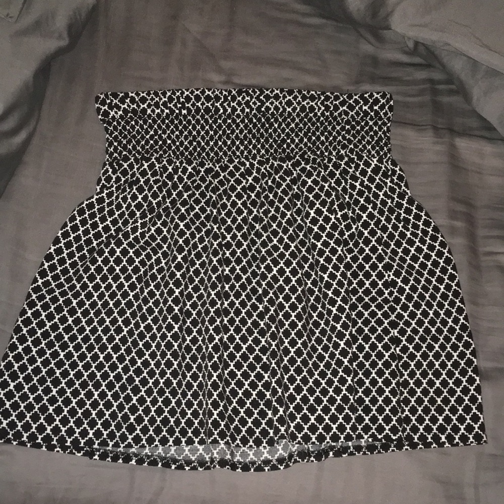 Stretch-fit skirt